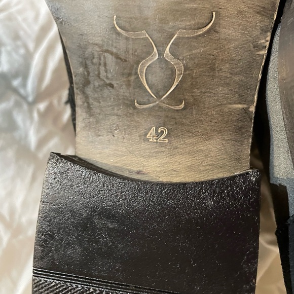 Black and gray suede boots, size 42 (9us). - Picture 5 of 5